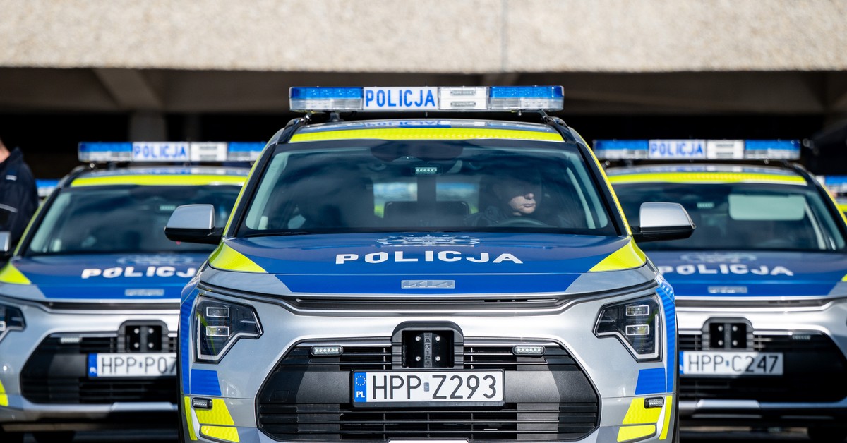 Czy gmina musi żądać zwrotu środków przekazanych policji, jeżeli nie kupi pojazdu przed końcem roku