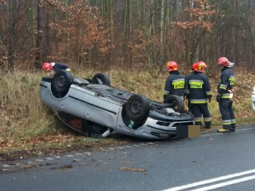 Groźne dachowanie na ul. Spacerowej w Gdańsku