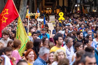 Młoda Katalonia podpala Barcelonę i żąda secesji