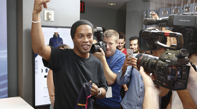 Ronaldinho reklámfilmet forgat és sajtótájékoztatón szerepel Budapesten / Fotó: AFP