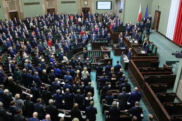 O karach dla posłów PO poinformował w piątek dziennikarzy szef klubu Platformy Sławomir Neumann