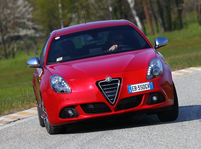 Alfa Romeo Giulietta 1750 TBI/235 KM w wersji Quadrifoglio Verde, czyli Monica Bellucci na torze