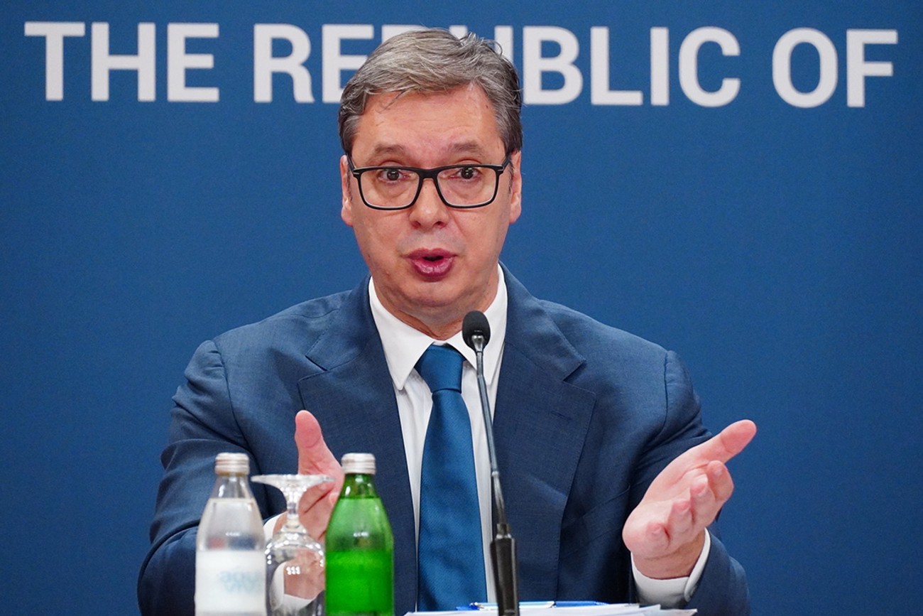 Vučić: &#34;Ceo javni sektor dobiće povećanje plata za osam odsto, za prosvetu 12 odsto&#34;