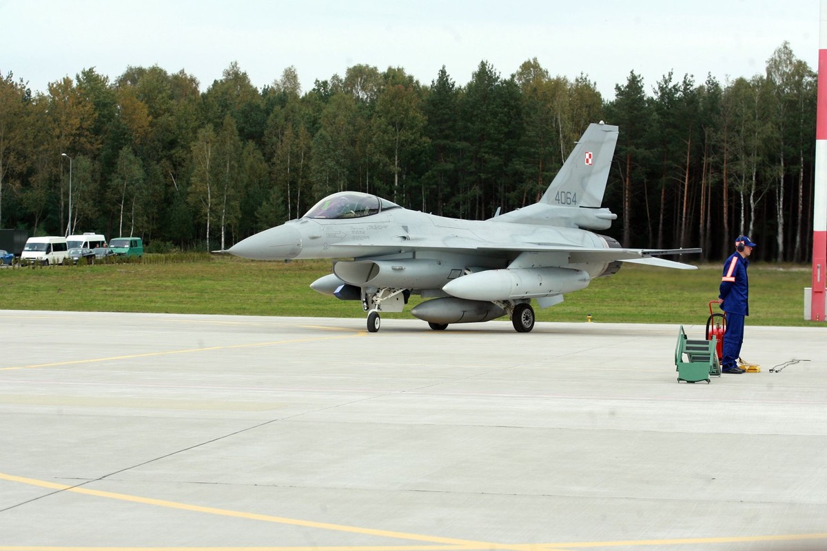 Polski F-16