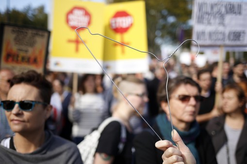 Ratujmy Kobiety aborcja demonstracja pod Sejmem feminizm kompromis aborcyjny