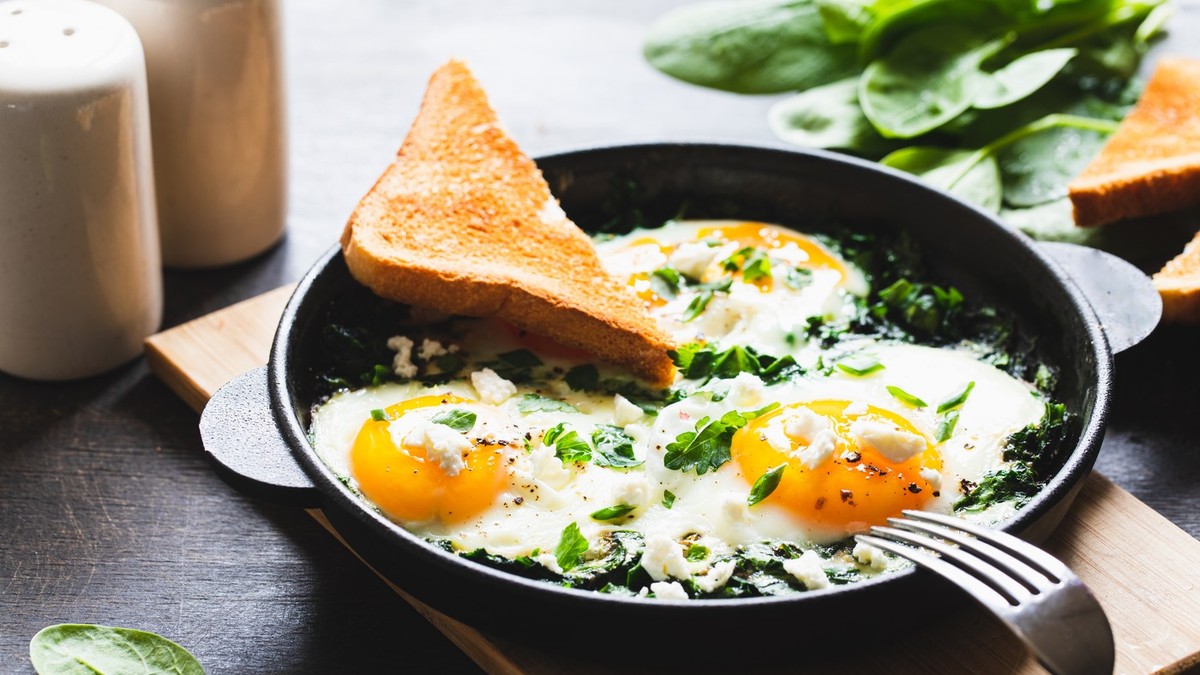 Pržena jaja sa spanaćem