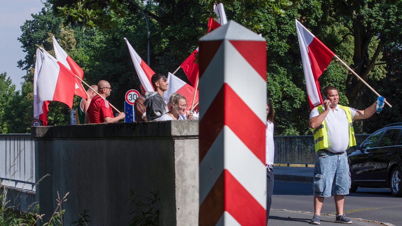 Policja wysyła dodatkowych funkcjonariuszy na granicę. Wesprą Straż Graniczną