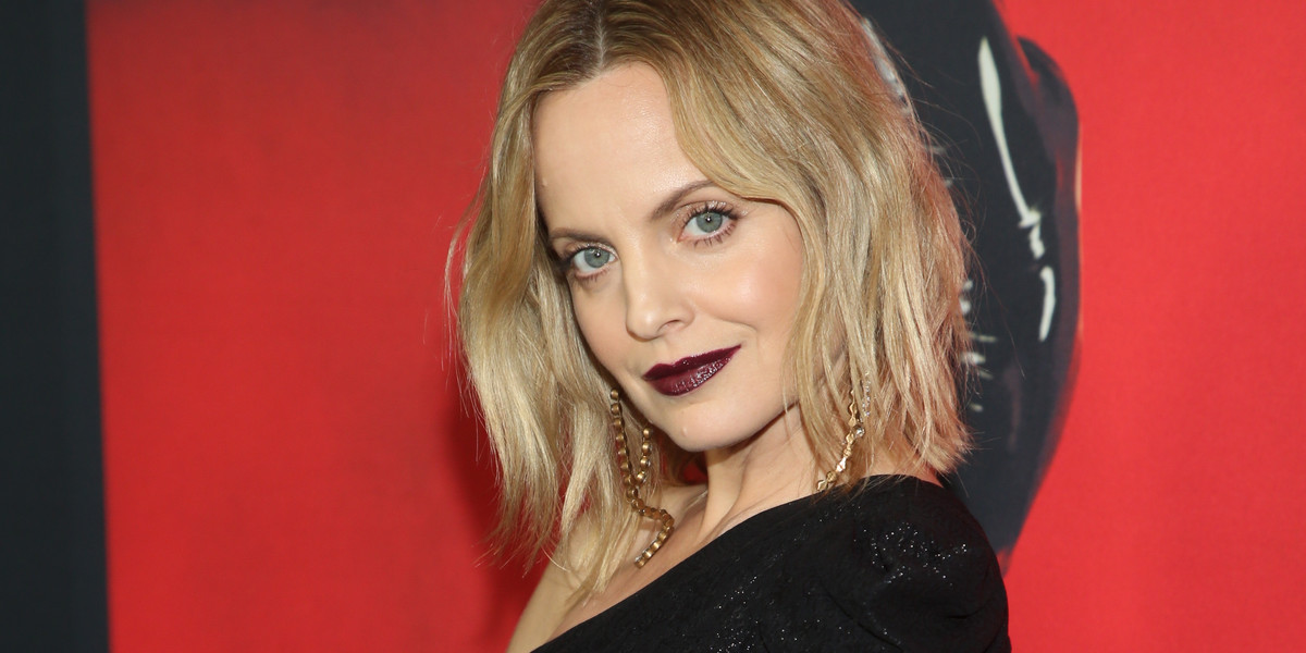 Mena Suvari została zgwałcona. Starszy partner zmuszał ją do trójkątów