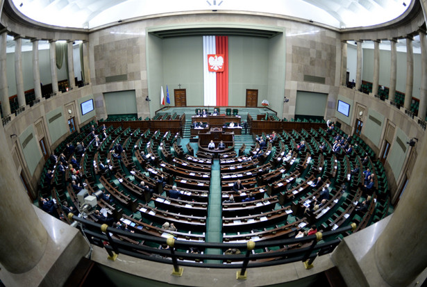 Wniosek o zbadanie art. 6 ust. 2 ustawy o wykonywaniu mandatu posła i senatora (t.j. Dz.U. z 2003 r. nr 221, poz. 2199 ze zm.) złożył do TK rzecznik praw obywatelskich.