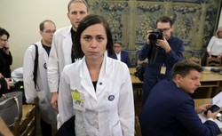 "Fakt" wytyka rządowi: Będą podwyżki dla pracowników IPN, a dla młodych lekarzy nie ma