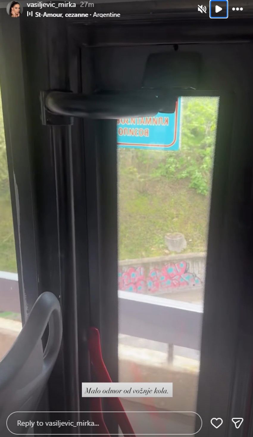 Mirka Vasiljević se vozi gradskim prevozom