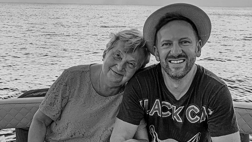 Spevák Miro Jaroš s milovanou mamou.