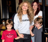 Shakira z synami na kolacji w Beverly Hills 