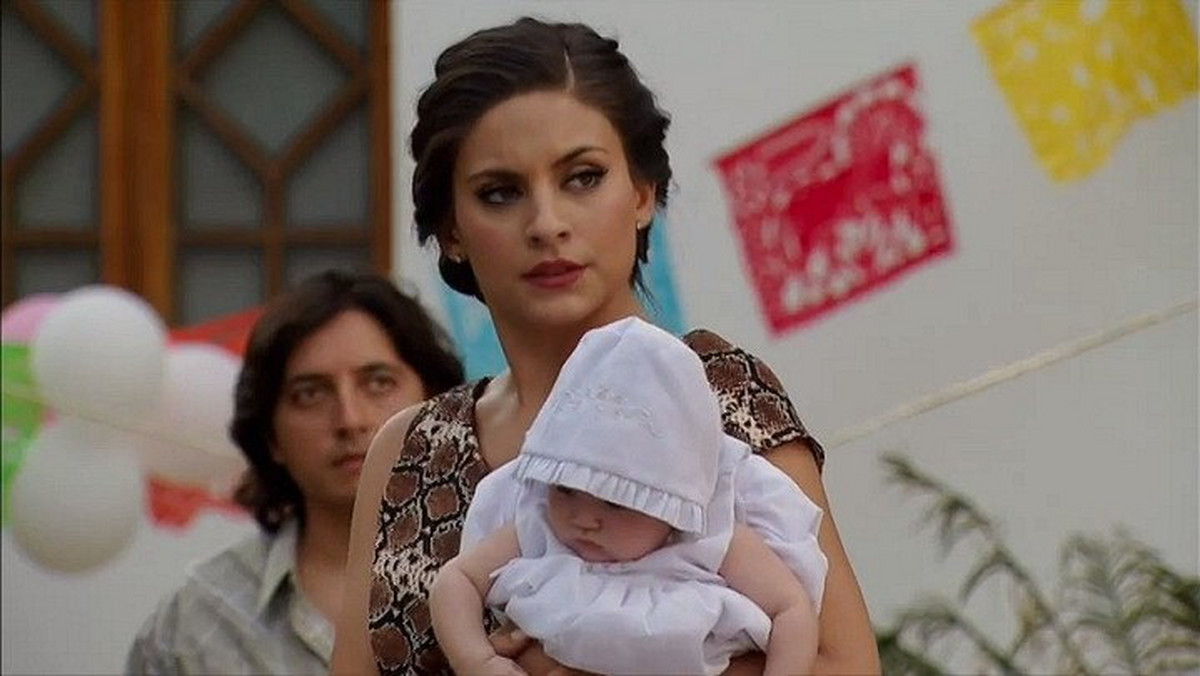 W 103. odcinku "Dzikiego serca" Octavio wypiera się przed narzeczoną Simoną spotkania z Maricruz. Tymczasem Maricruz organizuje przyjęcie na cześć Lupity.