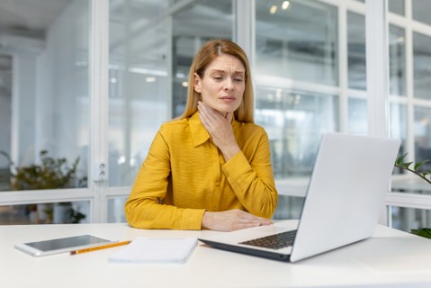 Idegesítő krákogás, köhécselés – ez a rejtett probléma is okozhatja