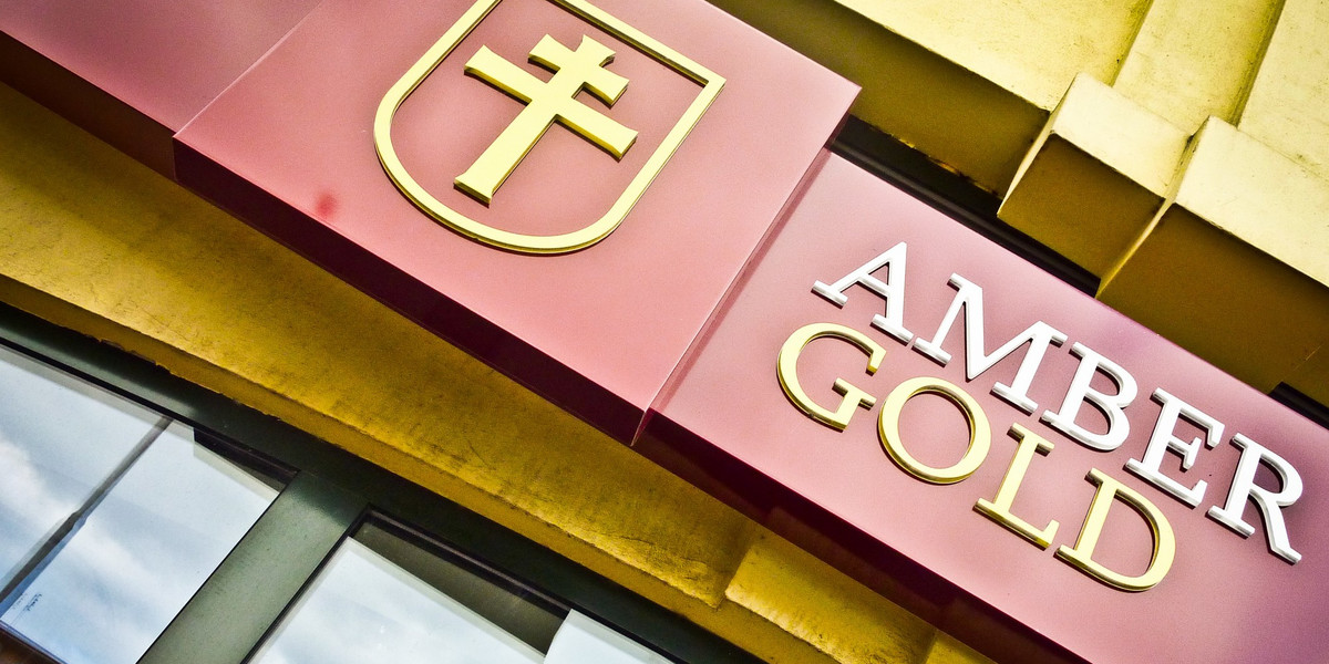 Amber Gold było piramidą finansową, obiecującą możliwość inwestowania w złoto. Zamknięto ją w 2012 roku, nie wypłacając pieniędzy klientom