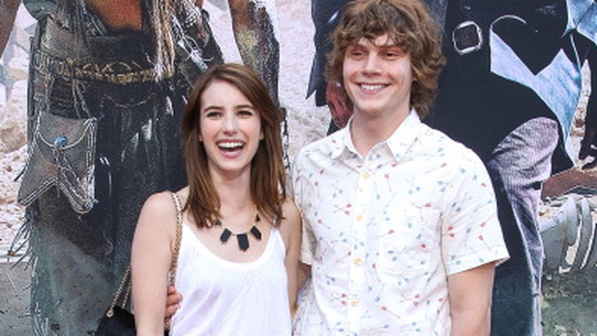 Emma Roberts i Evan Peters