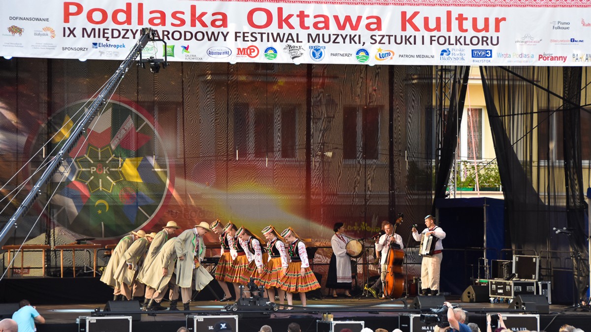 Prezydent Białegostoku znalazł dodatkowe 910 tysięcy złotych na kulturę. Uzyskał tę kwotę dokonując przesunięć budżetowych. Dzięki temu będzie się mogła odbyć impreza, której dofinansowanie z budżetu miasta zakwestionowali radni PiS.