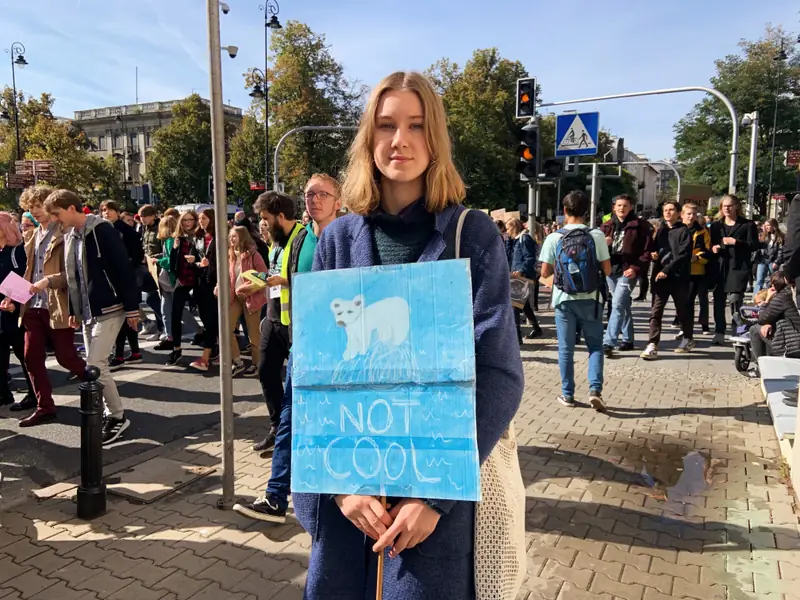 Aniela podczas strajku klimatycznego w Warszawie