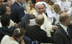 Papież poucza wiernych: Chrześcijanin jest zawsze otwarty wobec innych ludzi