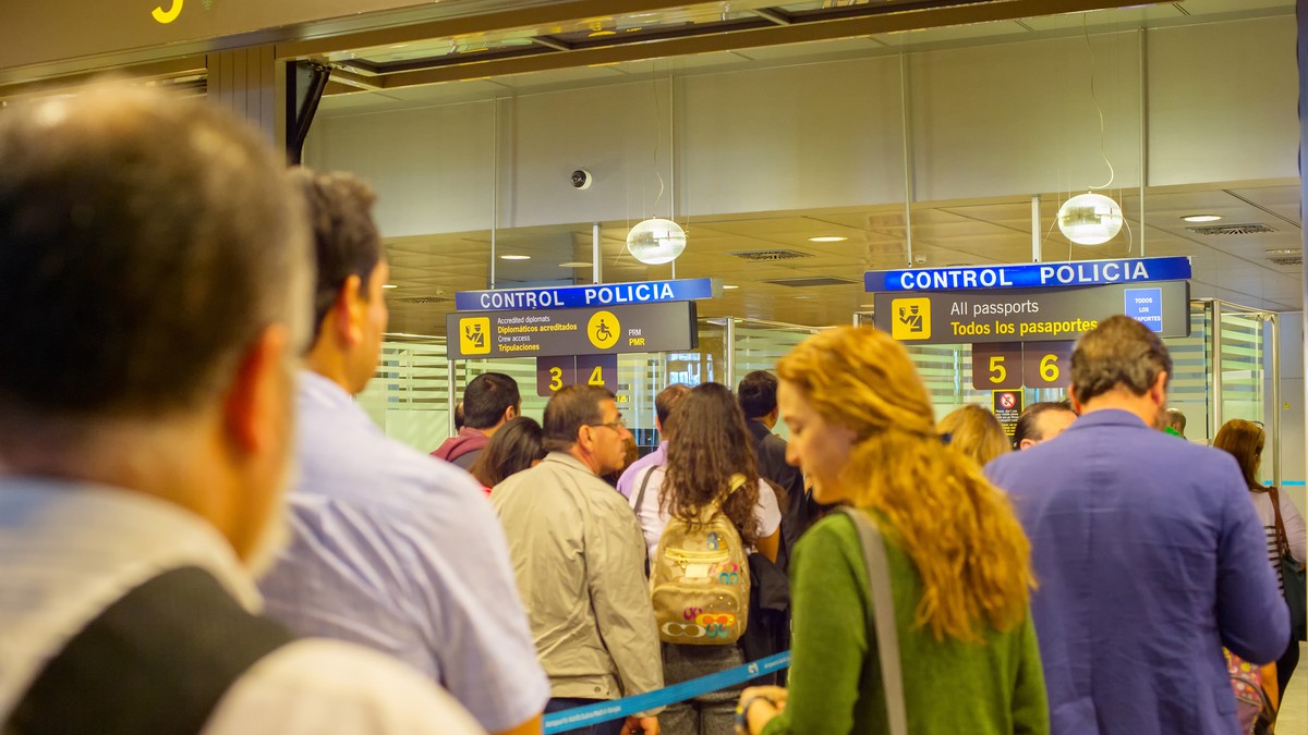 Aerodrom, pasoška kontrola, ilustracija