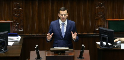 „Horoskopy dla psów". Morawiecki szydzi z rządów PO