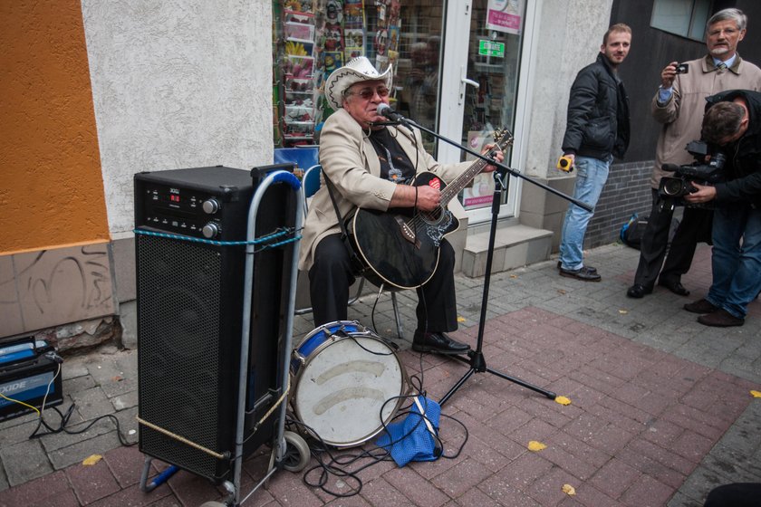 200 zł za grę na gitarze