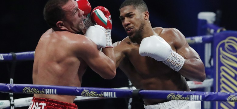 Anthony Joshua znokautował Kubrata Pulewa i zachował trzy mistrzowskie pasy