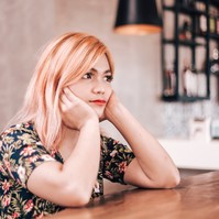 Mi az a Z generációs bámulás, és miért beszél most mindenki erről?
