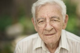 Deda opleo po BEZOSEĆAJNOJ ĆERKI koje se ODREKLA SINA jer je GEJ: U pravu si kad kažeš da je naša porodica osramoćena, ali..."