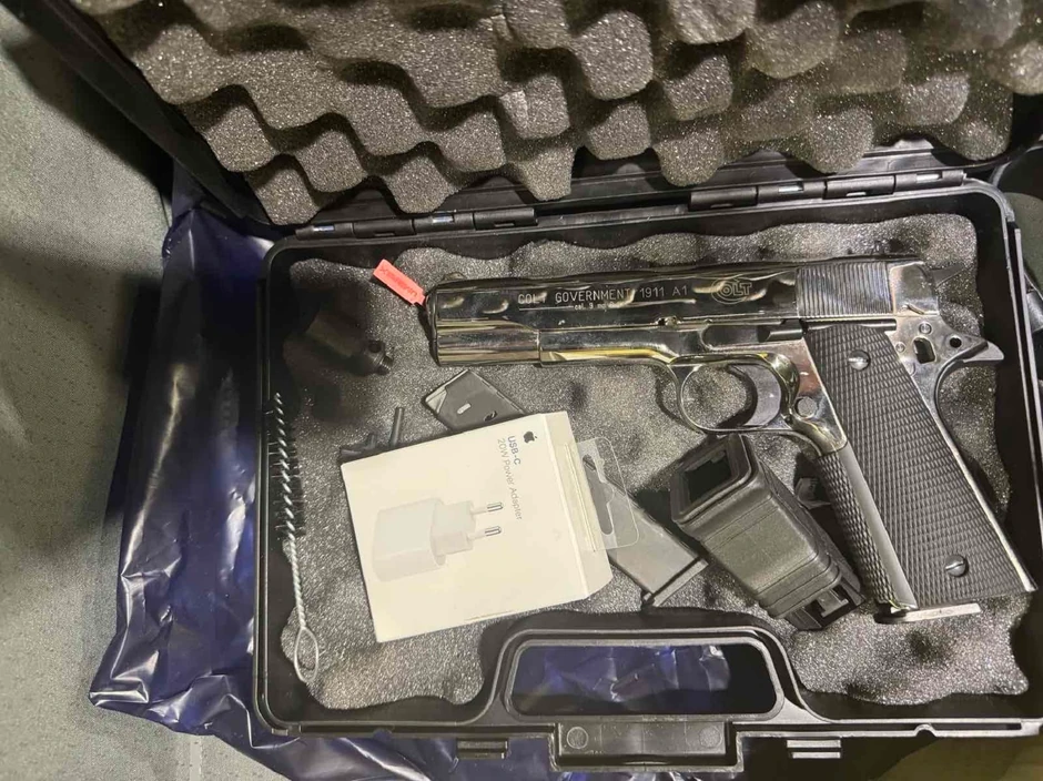 Pištolj pronađen u automobilu 