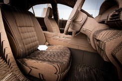 Zbudowali samochód w skali 1:1 z papieru. Jeździ i wozi ludzi. ZDJĘCIA