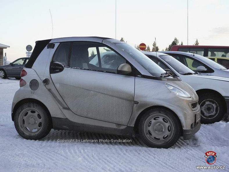 Zdjęcia szpiegowskie: Nowy Smart ForTwo Brabus na śniegu