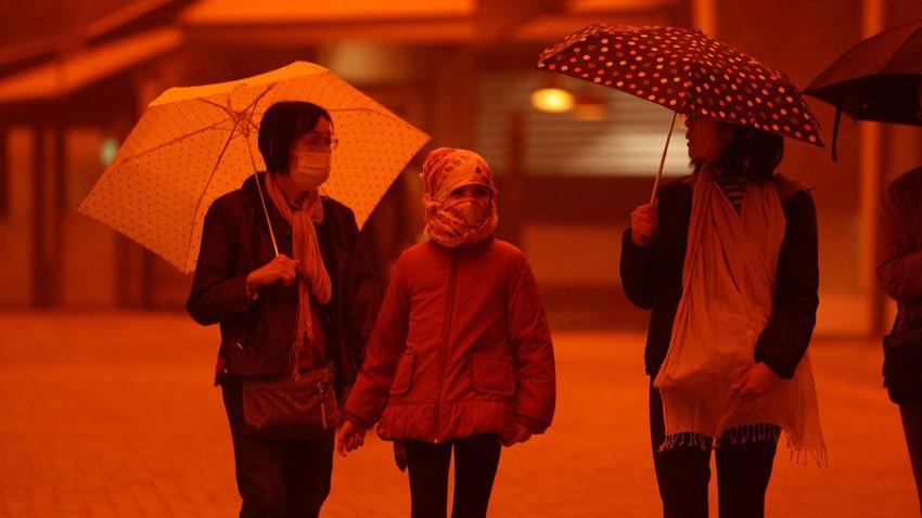 Afrička prašina je prekrila grad Iraklion na ostrvu Krit, uzrokujući slabu vidljivost | Foto: REUTERS/Stefanos Rapanis
