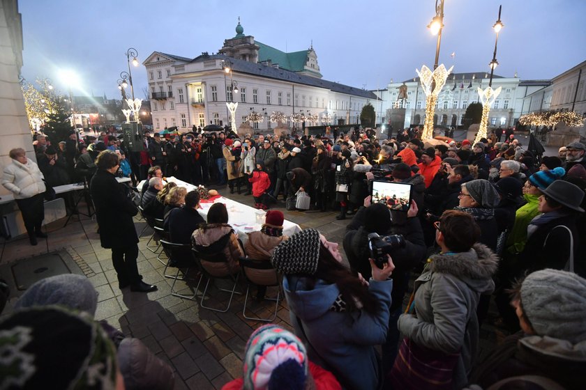 Kolejny protest pod Pałacem Prezydenckim