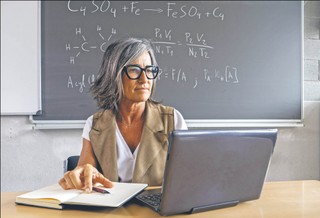 Nagrody jubileuszowe. Bonus po 45 latach dla wybranych nauczycieli