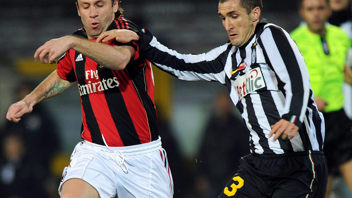 W meczu 28. kolejki Serie A Juventus przegrał na własnym stadionie z AC Milan 0:1 (0:0). Bohaterem gości okazał się Gennaro Gattuso, który zdobył gola na wagę zwycięstwa. Dzięki tej skromnej wiktorii, lider włoskiej ekstraklasy pozostał niepokonany jeśli chodzi o spotkania rozgrywane na wyjeździe.