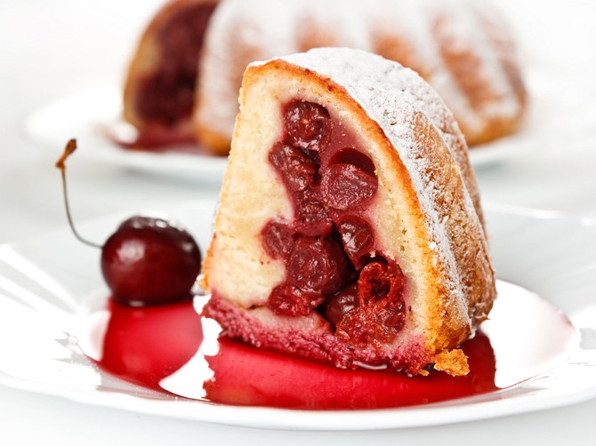 8878_punjeni-kuglof-foto--Shutterstock