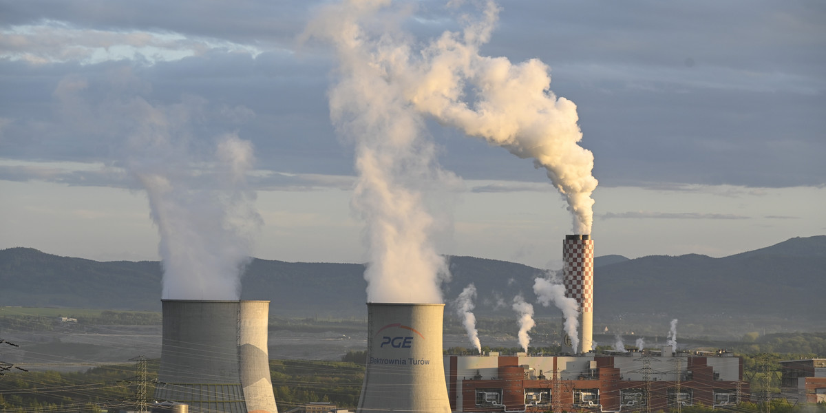 PGE przekonuje, że wyłączenie nowego bloku elektrowni Turów jest planowe.