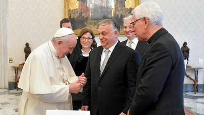 Ferenc pápa saját kezűleg választott ajándékot Orbán Viktornak 