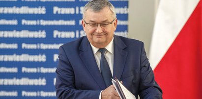 Minister wreszcie pokazał, że oddał swoją nagrodę