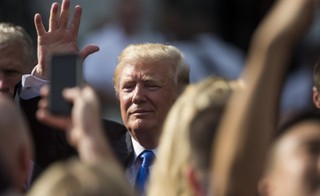 Wizyta Trumpa w Polsce: Obieca nam solidarność i pojedzie do Putina