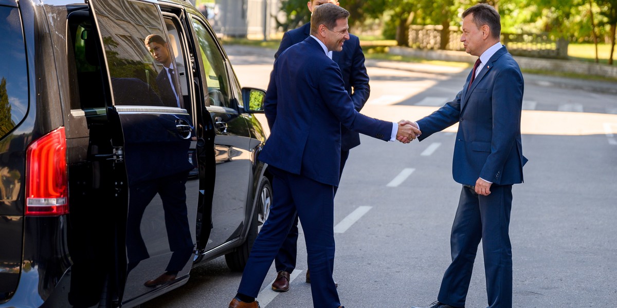 Wicepremier, minister obrony narodowej Mariusz Błaszczak i minister obrony Estonii Hanno Pevkur.