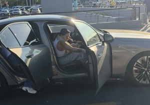 Đanijeva Slađa sa ćerkom na aerodromu