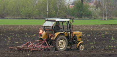 Tragedia na polu. Nie żyje młody mężczyzna