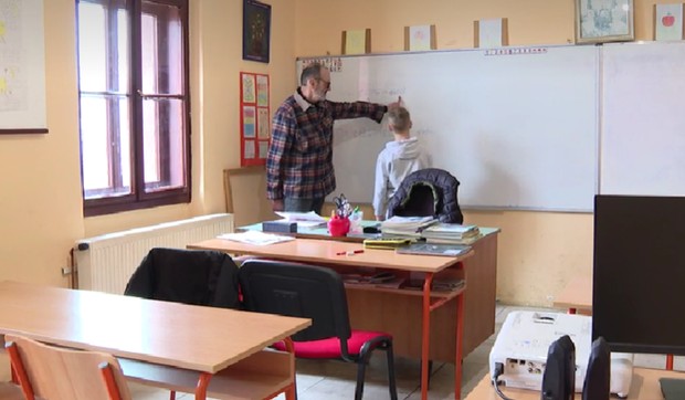 Nikola je jedini učenik u školi kod Požege 