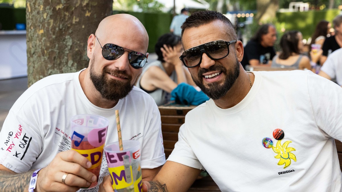 Elcsíptük a sztárokat bulizás közben a Sziget első napján – itt vannak a fotók