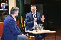 Hołownia: Dzisiaj jest czas rozwiązywania problemów skalpelem, a nie siekierą