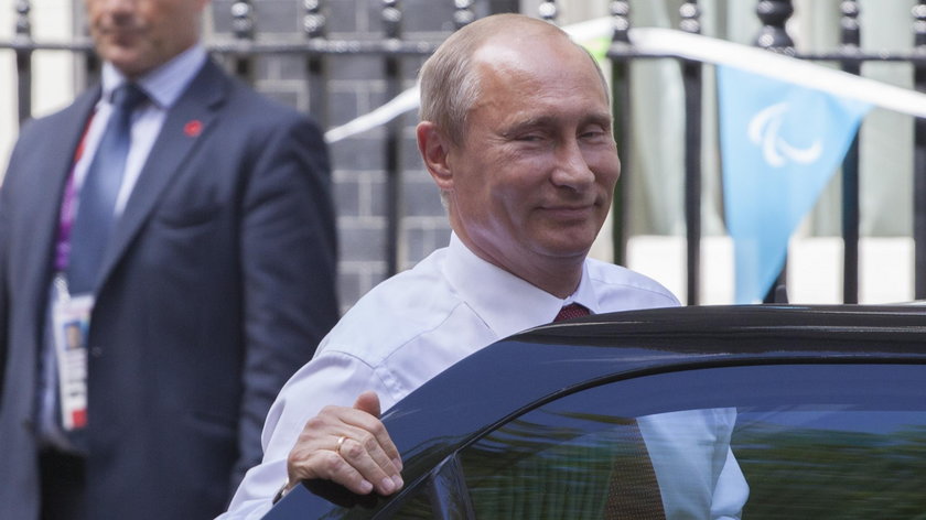Władimir Putin cieszy się z wygranej Trumpa