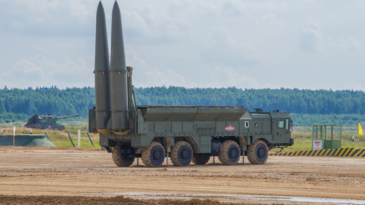Zmasowany atak na rosyjski Briańsk. Ukraińskie drony ostrzelały fabrykę czipów do rakiet "Iskander"
